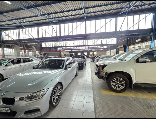 1,300M² WAREHOUSE FOR SALE IN BOOYSENS RESERVE